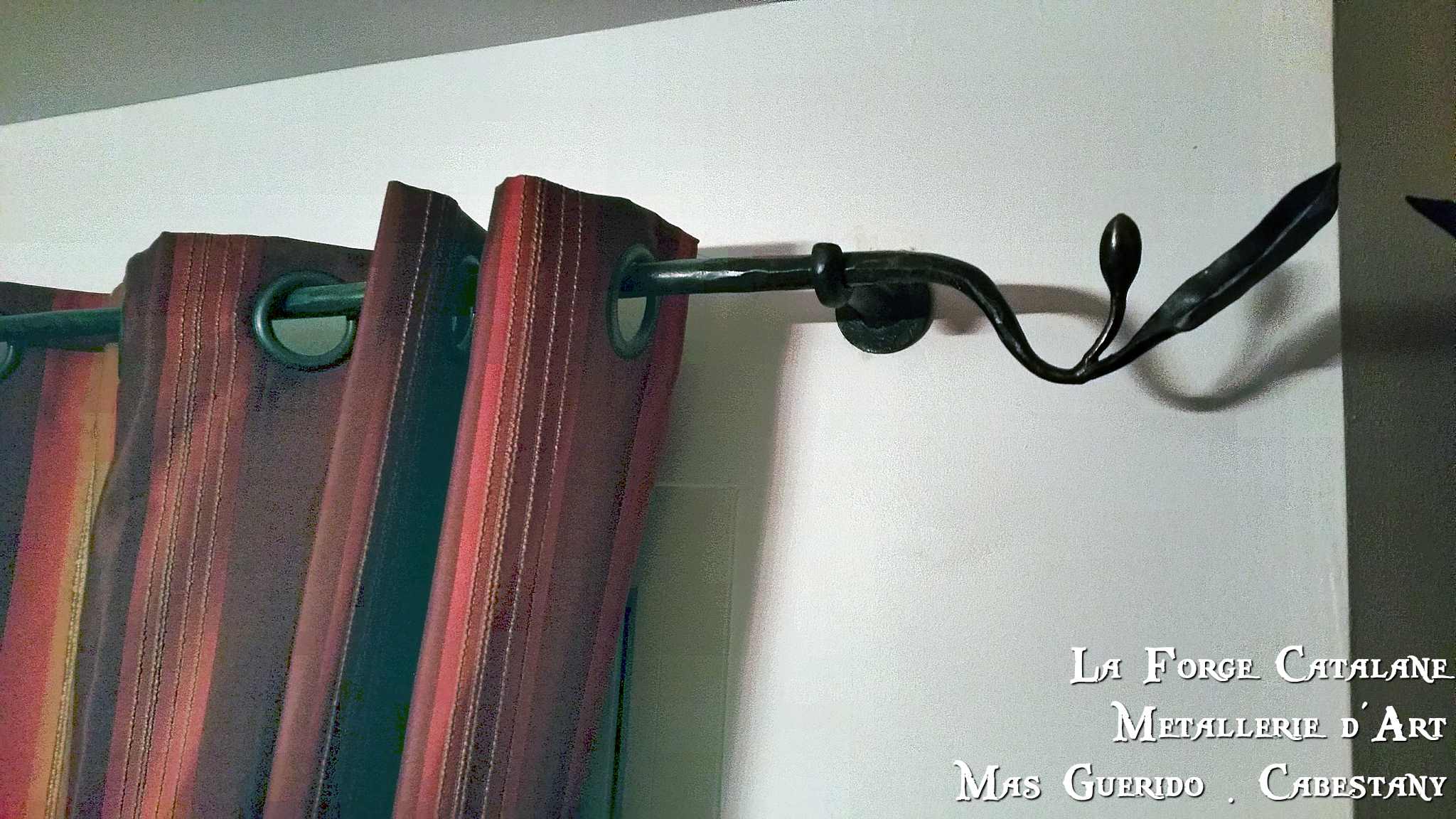 tringle a rideau mobilier forge olive feuille fer Forge Catalane Cabestany.jpg